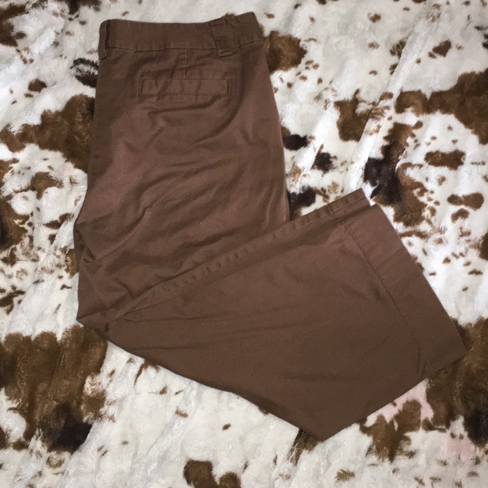 NWOT brown women’s capris